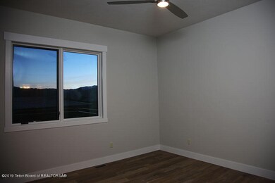 TownhouseWhiteMasterWindow