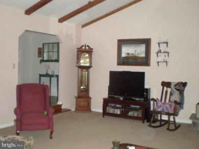510 Hilltop Cir, Greencastle, PA 17225 - photo 2