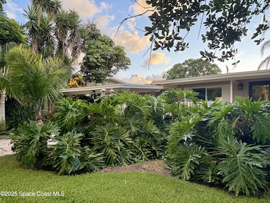 118 S Indian Circle - Foliage