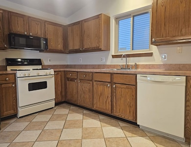 4032 Heatherwood Ct, Warren, MI 48092 - photo 6