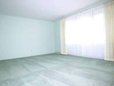 3070 Seneca Ct, Columbus, IN 47203 - photo 2