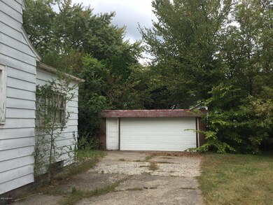 1523 Center Street