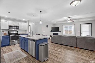 300 E Franklin St unit 203, Eldridge, IA 52748 - photo 3