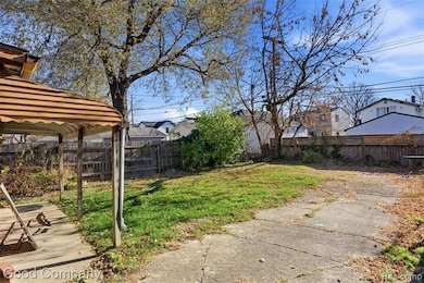 1308 E Lincoln St, Birmingham, MI 48009 - photo 4