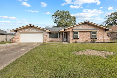 1924 Thousand Oaks Dr, Orange, TX 77632 - photo 2