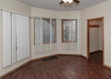 1828 W 6th St, Davenport, IA 52802 - photo 2