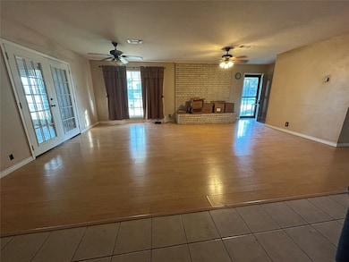 411 E Grand Ave, Comanche, TX 76442 - photo 3