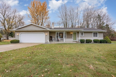 205 Maple View Ct, Hemlock, MI 48626 - photo 2