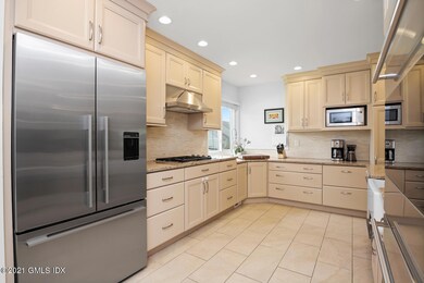 3 Whiffletree Way Riverside CT-large-015