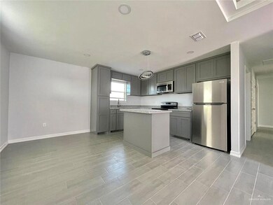 3900 Las Vistas Ln unit 4, Weslaco, TX 78596 - photo 4