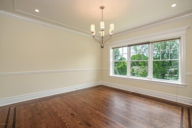 014-photo-dining-room-2859428