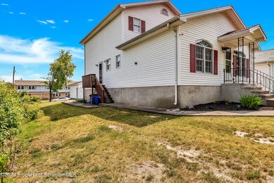 529 Hillcrest Dr, Old Forge, PA 18518 - photo 2