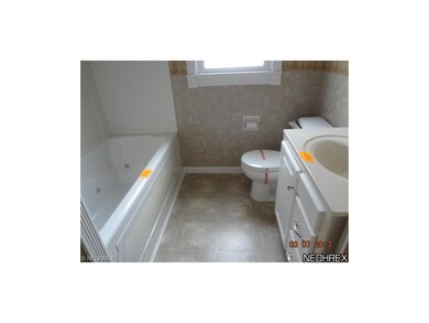 Main bathroom with whirlpool tub