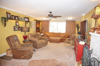 405 W Lookout St, Henryetta, OK 74437 - photo 5