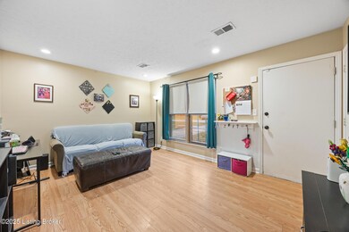 11719 Pond Creek Dr, Louisville, KY 40272 - photo 4