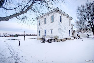 102 N 4th St, Carrollton, IL 62016 - photo 2