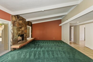 005_Living Room