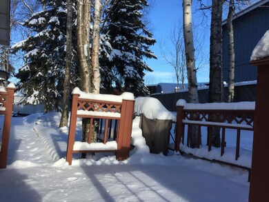 Note B-B-Q Alcove @ right