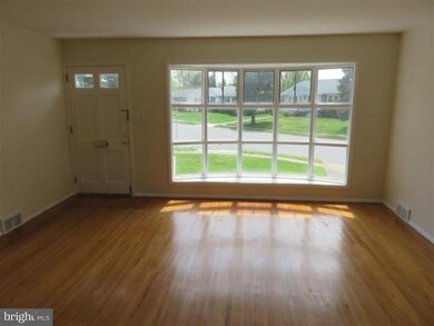 208 Edgewood Ln, Brookhaven, PA 19015 - photo 6