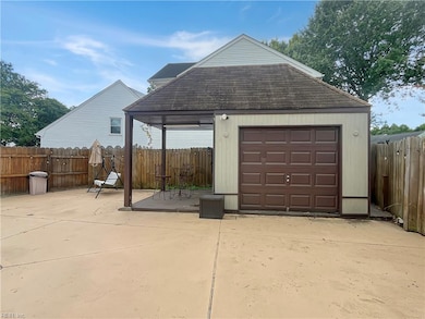 detached garage (w/power)