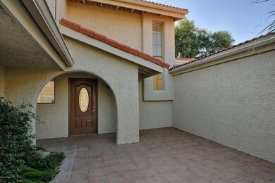 Spacious Front Courtyard