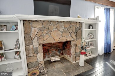 1102 N Front St, Milton, PA 17847 - photo 4