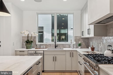 964 N 6th St, Philadelphia, PA 19123 - photo 4