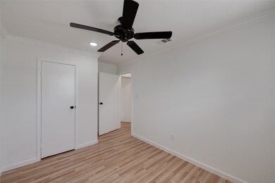 4802 Arnold Dr, Pearland, TX 77584 - photo 4