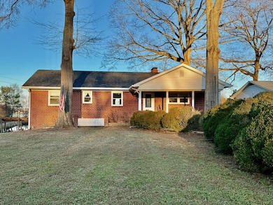 302 Chrystal Rd, Colonial Beach, VA 22443 - photo 3