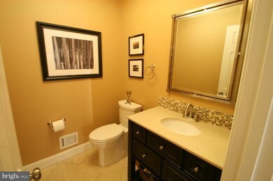 20852 Channel Ct, Sterling, VA 20165 - photo 6