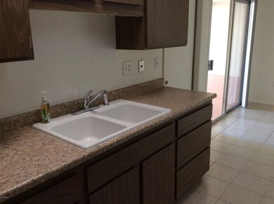 Double sink w/disposal