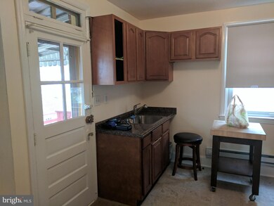 1253 Circle Dr, Halethorpe, MD 21227 - photo 6