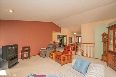 2513 E Leach Ave, Des Moines, IA 50320 - photo 6