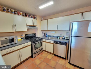 Radnor House unit 922, Bryn Mawr, PA 19010 - photo 2