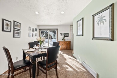 4_Kitchen-Dining_1800x1200_4007343