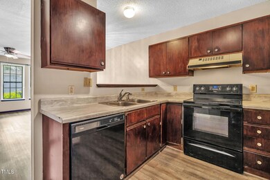 8117 Farmlea Cir, Raleigh, NC 27616 - photo 7