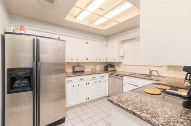 1404 Walnut Bend Ln unit 23, Houston, TX 77042 - photo 6