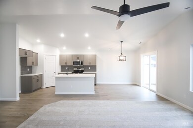 18421 N Fire Ice Ave, Nampa, ID 83687 - photo 5