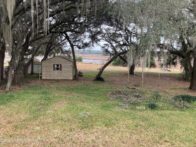 217 Duncan Ave, Interlachen, FL