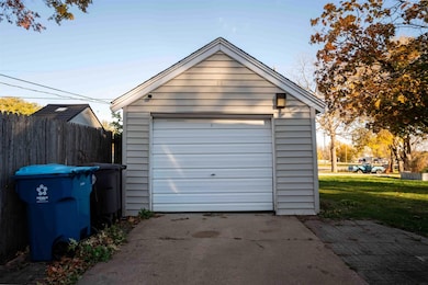 1811 Forest Ave, Waterloo, IA 50702 - photo 5