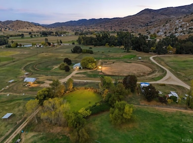 32272 Avenue 176 B&c, Springville, CA 93265 - photo 2