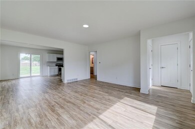 2904 61st St, Des Moines, IA 50322 - photo 6