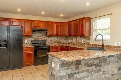 409 Agee St, Harrodsburg, KY 40330 - photo 2