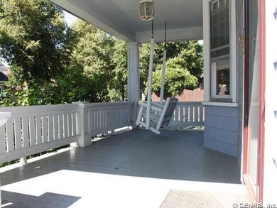 Porch - Open SPEND A LAZY SUMMER AFTERNOON ON FRON