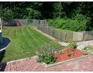 26 Lorenzo St, Springfield, MA 01109 - photo 5