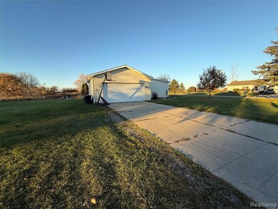 5106 Hawthorn Dr, Brown City, MI 48416 - photo 4