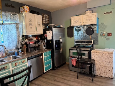 415 Bleakley Ave, New Castle, PA 16101 - photo 2