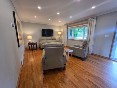 1529 E Lincoln Ave, Des Plaines, IL 60018 - photo 3