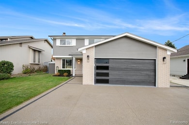 37762 Huron Pointe Dr, Harrison Township, MI 48045 - photo 3