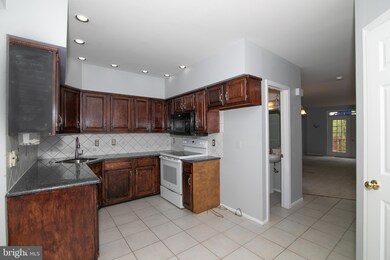 15795 Widewater Dr, Dumfries, VA 22025 - photo 6